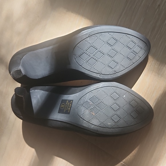 Perfect Black Pump - Picture 4 of 5